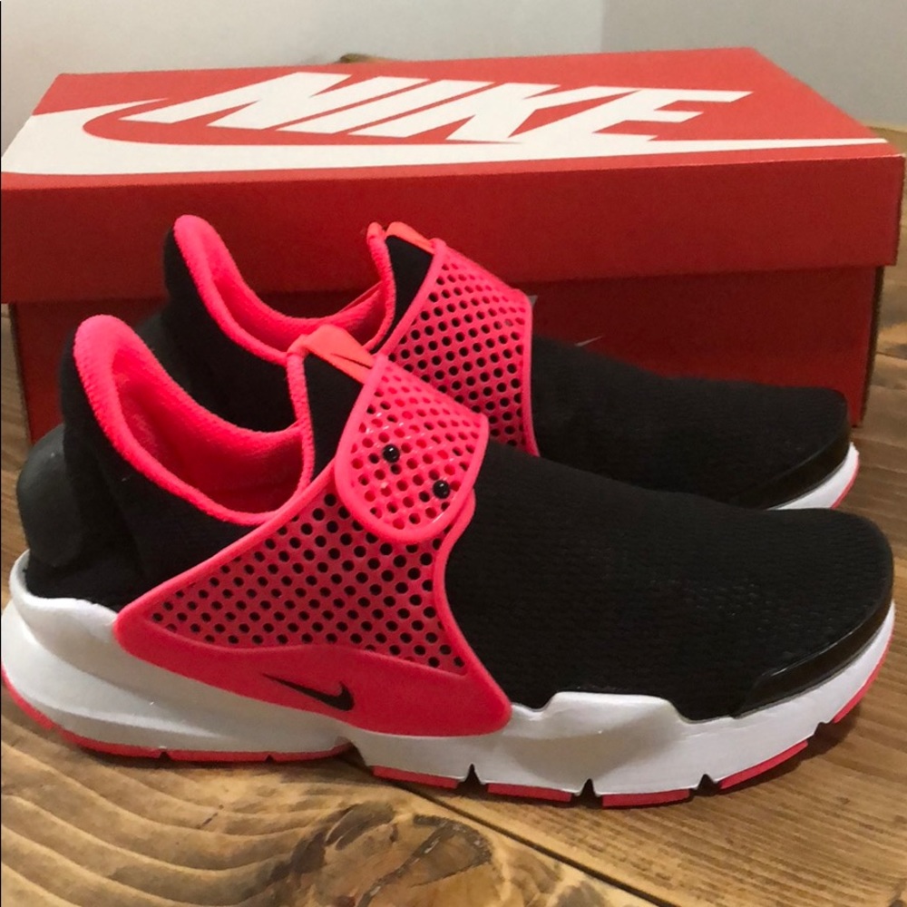 Nike Sock Dart (GS) Women’s 6.5 Black & Pink
